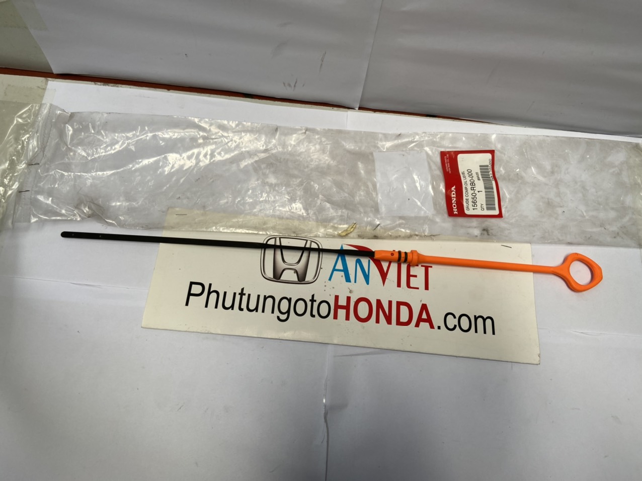 Que thăm dầu nhớt xe Honda City 2013